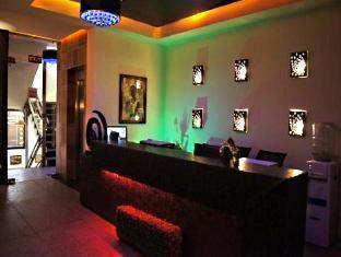 Beyond Hotel New Delhi Exterior foto