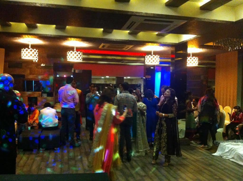 Beyond Hotel New Delhi Exterior foto