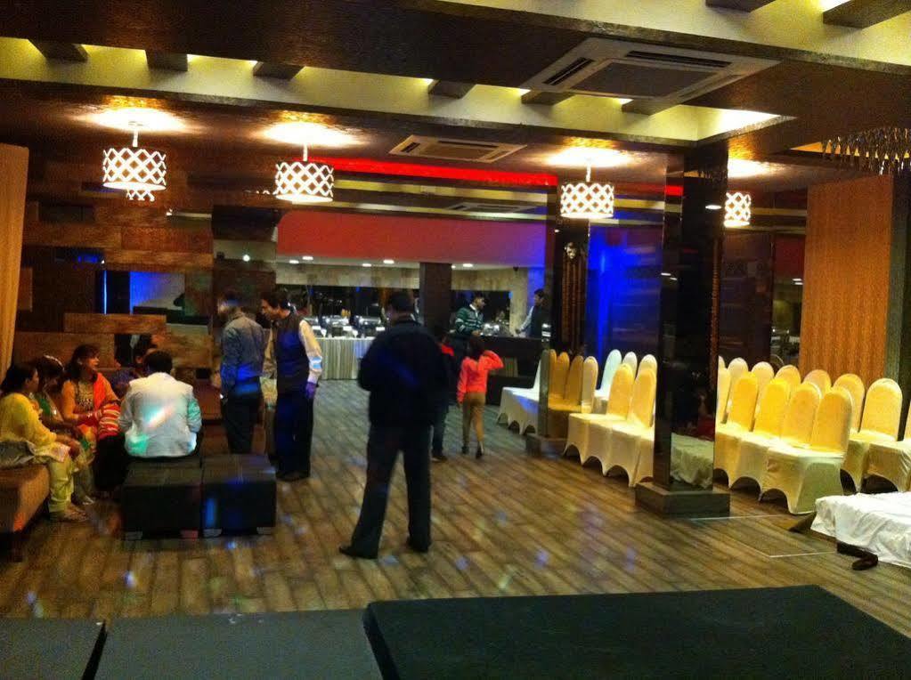 Beyond Hotel New Delhi Exterior foto