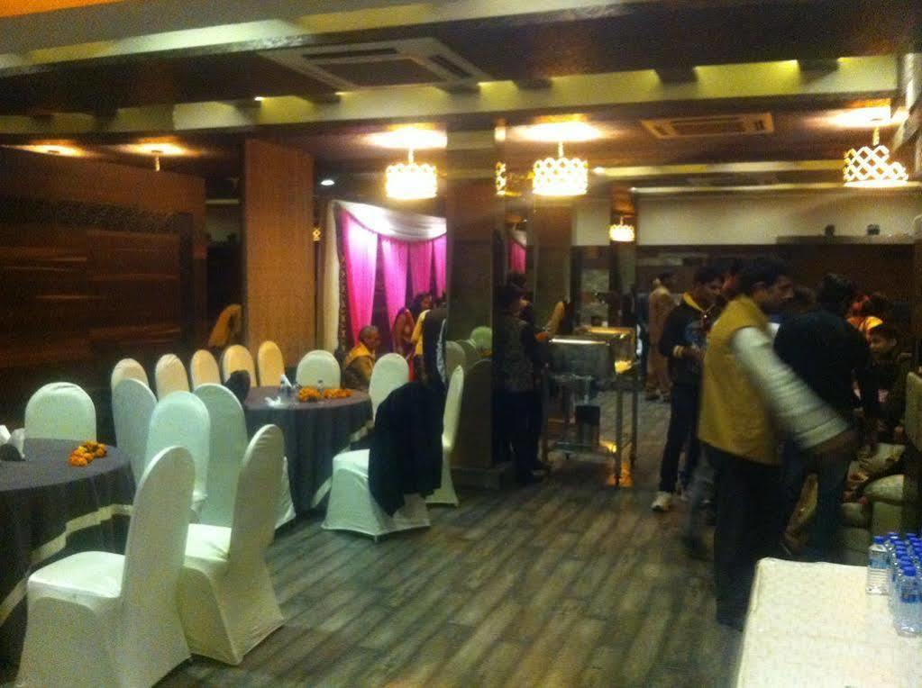 Beyond Hotel New Delhi Exterior foto